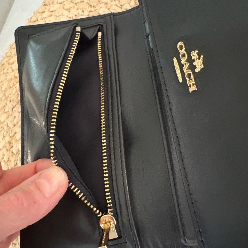 COACH Anna Foldover Clutch Wallet Gold D Rings4Crossbody Strap EUC black leather - Picture 7 of 9